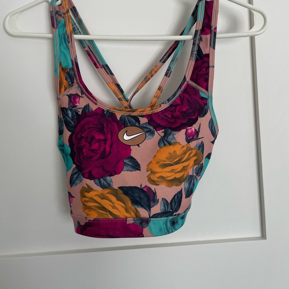Women’s Nike Drifit Sports Bra Size M